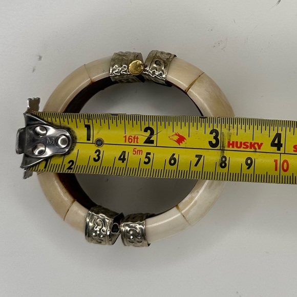 Vintage Mid-Century Bone & Wood Bangle, Hinge Pin Clasp, Tribal Style - Picture 8 of 8